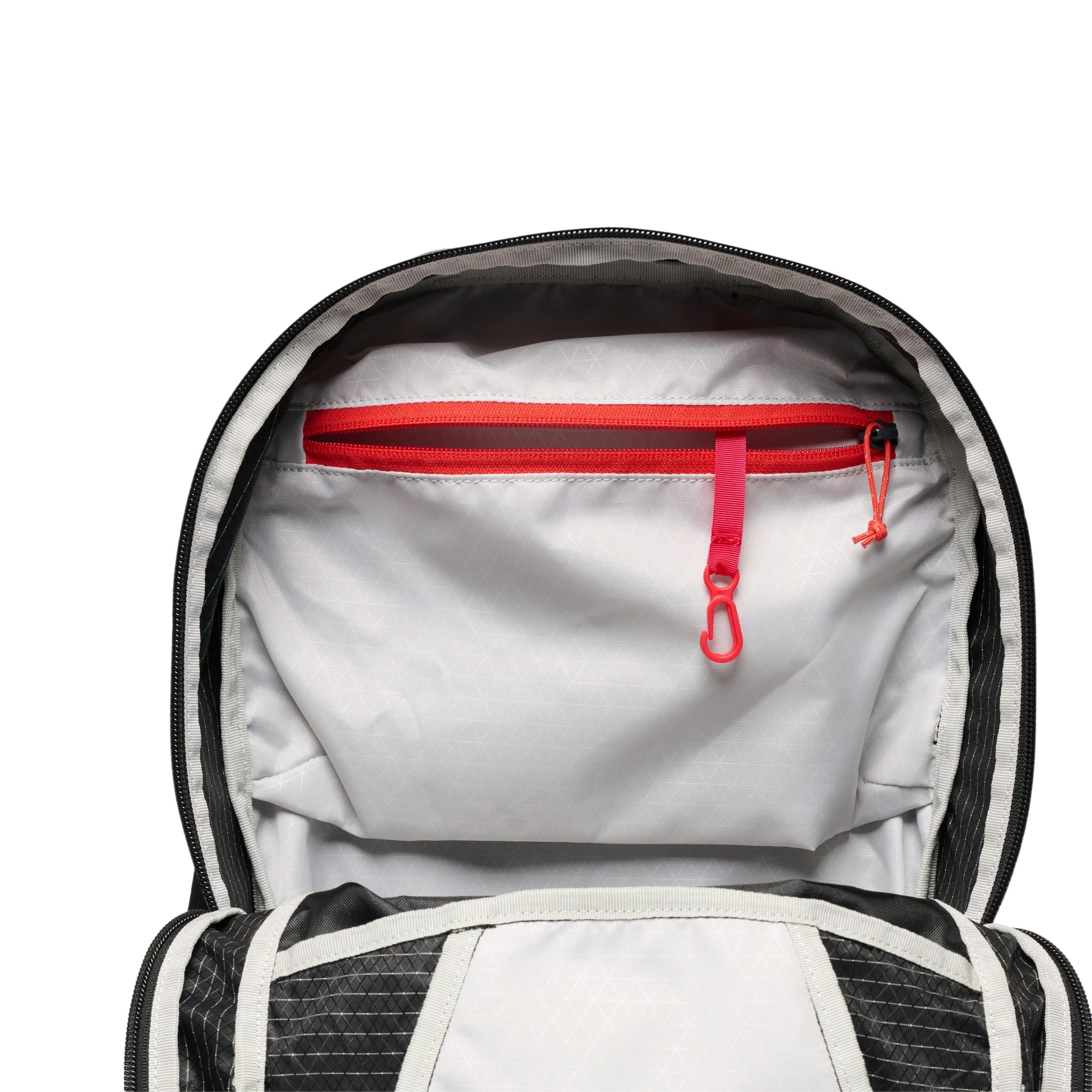 Women's Pursuit 25 Backpack - Image 9
